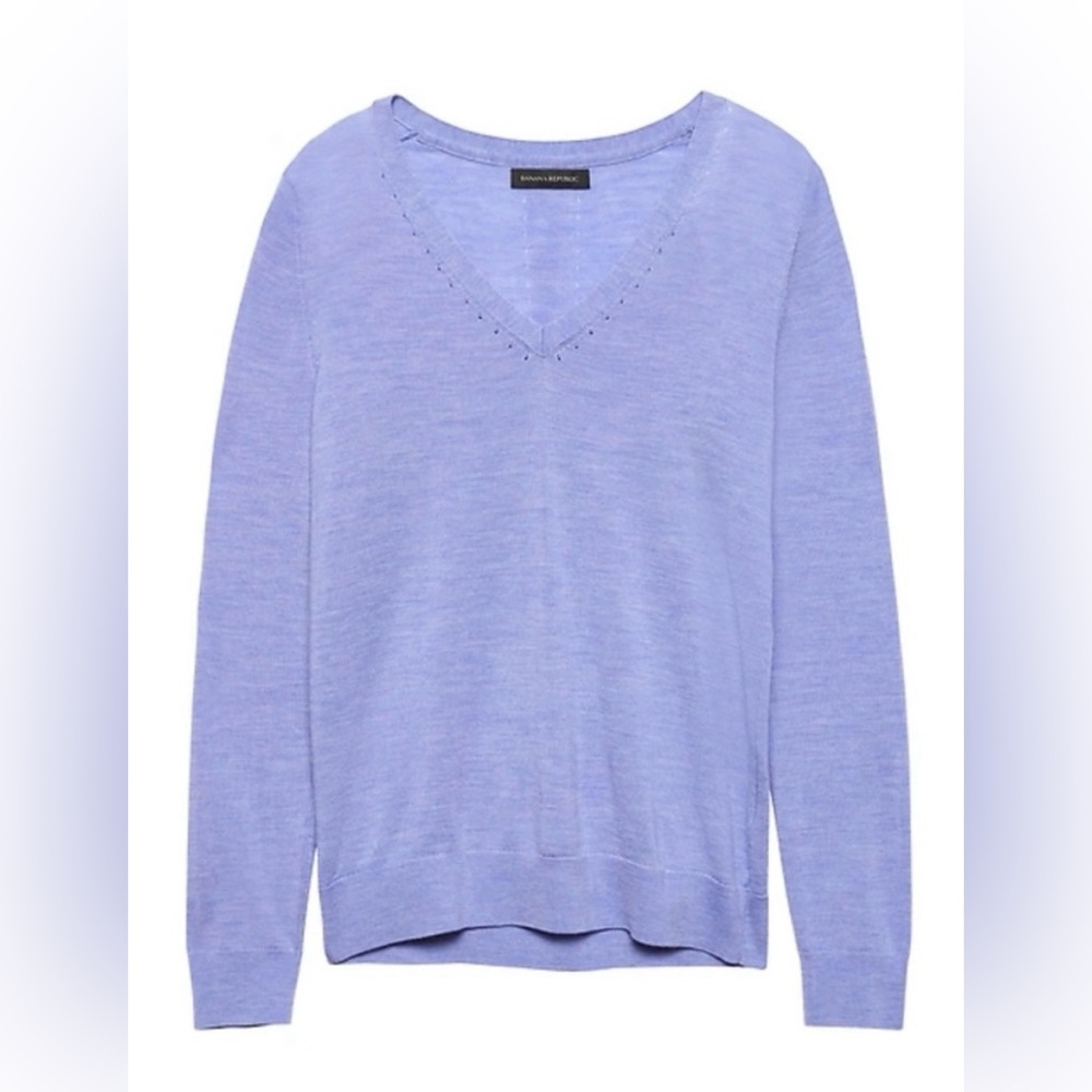 NWT Banana Republic 100% Merino Wool Lavender V-Neck Sweater S
